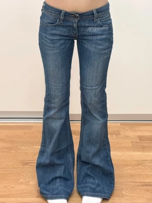 y2k low waist flare jeans  - fint skick, passar s 🌸 följ för mer skickar inte med bring!