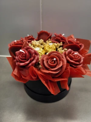 Alla hjärtans dag ljusbukett - En unik blombukett som håller länge. Alla blommorna är små doftande ljus.