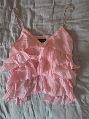 Volangtopp - Jättefin volangtopp från zara i medium men passar ävern small🩷