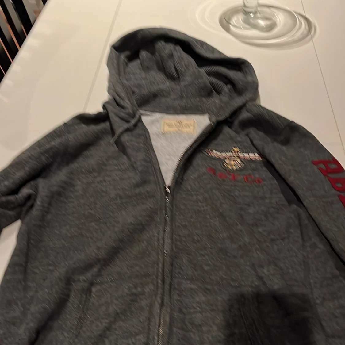 Grå hoodie från Abercrombie & Fitch