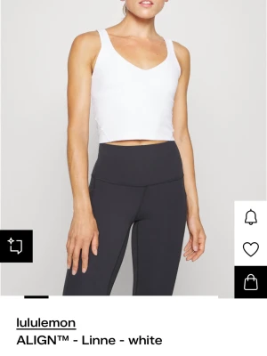 Vitt linne från Lululemon  - Vitt linne från Lululemon. Storlek 12 amerikansk. Ord pris 740kr 