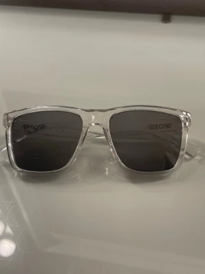 Solglasögon  - Ett par solglasögon från Kappahl 