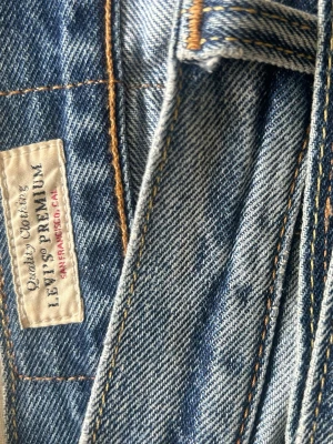 Levi's premium sanfrancisco cal. - Ljusblå jeans från Levi's med klassisk rak passform och femficksdesign.