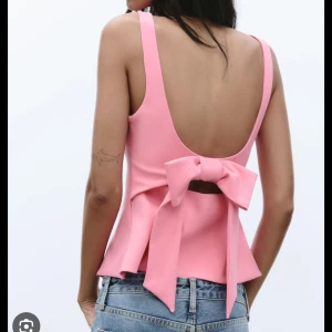 Zara topp - Super snygg populär topp från Zara! Aldrig använd💕