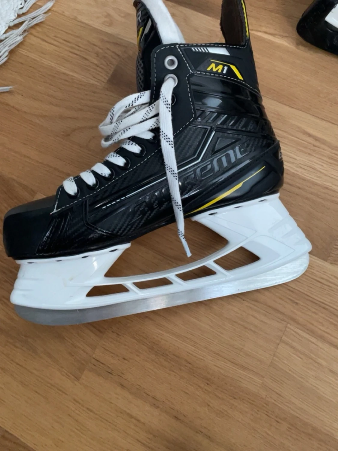 Bauer Supreme M1 hockeyskridskor - 1