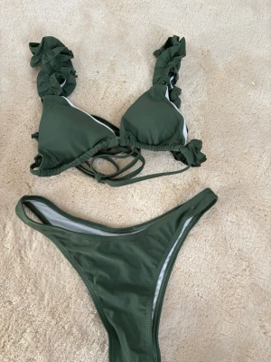 Bekini set - Från shein storlek S köpte tyvärr för liten oanvänd har inlägg 