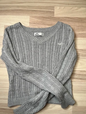 Hollister tröja - Jätte bra skick, inga hål eller fläckar, bara lite lite nopprig någonstans💗