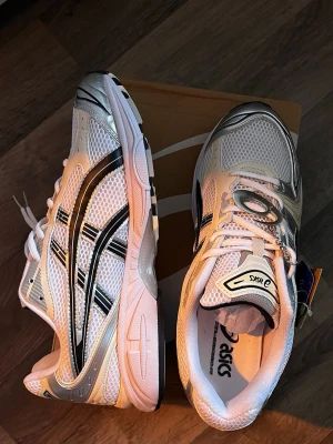 Asics Gel Kayano 14 White/Silver  - Oanvända, helt i nyskick 🍮⚪️vid frågor skriv! 