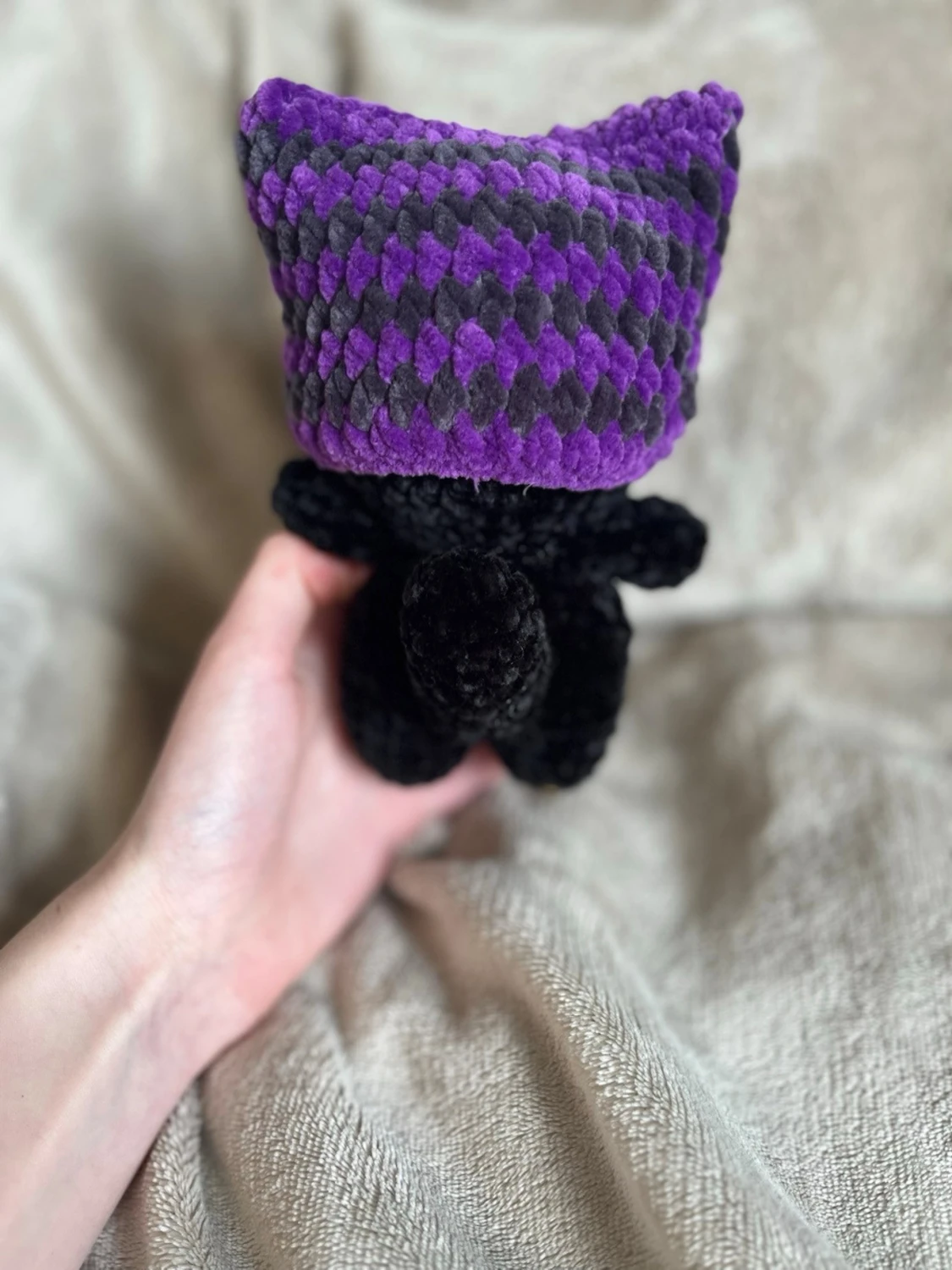 Virkad katt med mössa - 2