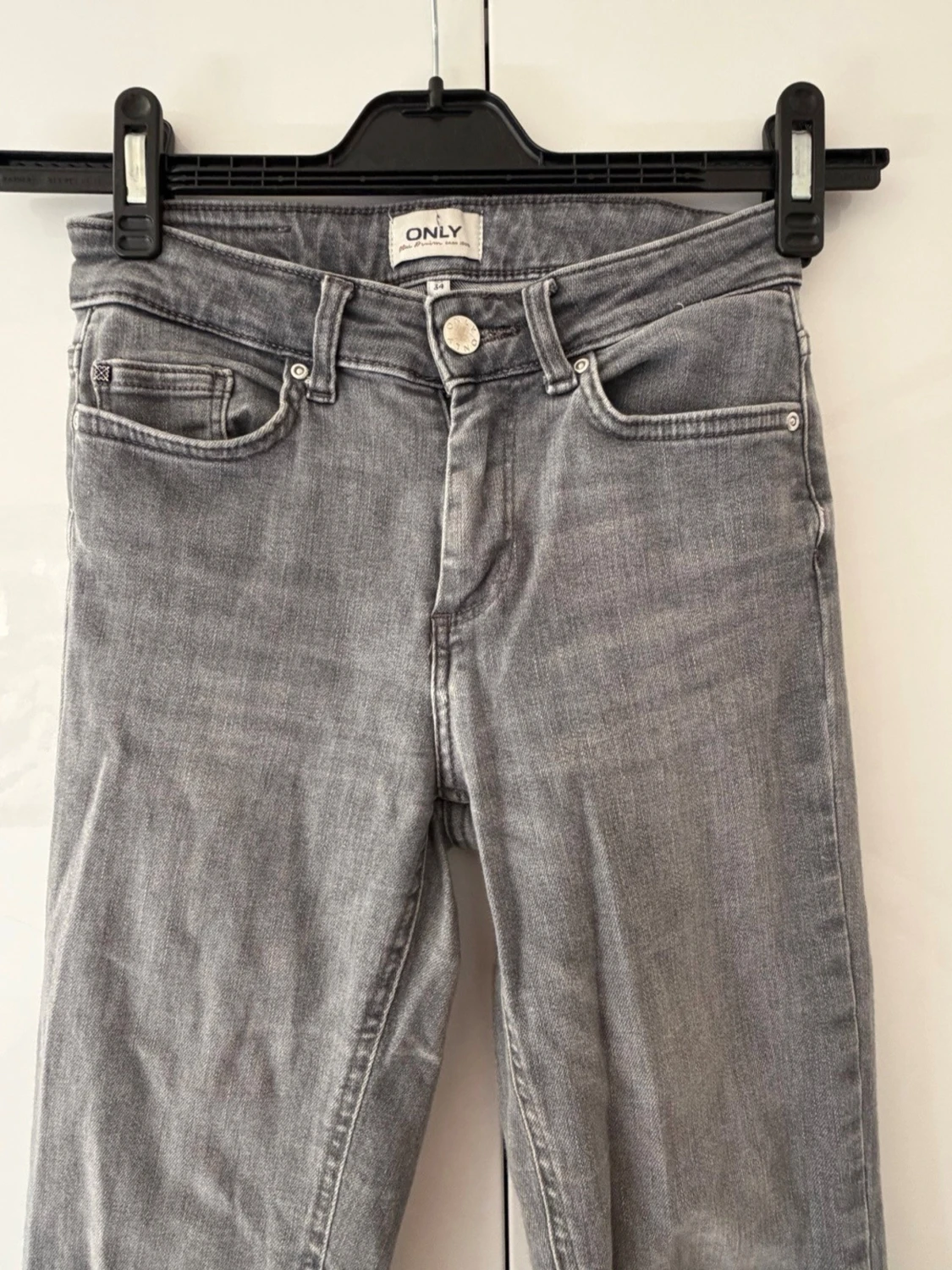 Grå bootcut jeans från ONLY
