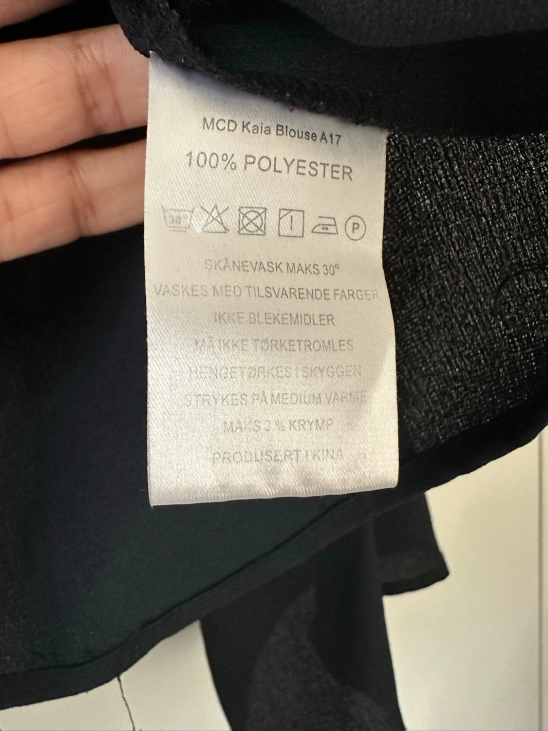 MCD Marinblå  blus med volangärmar, storlek M - 4