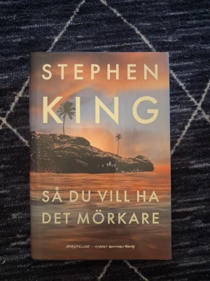 Så du vill ha det mörkare - Stephen King inbunden - En spännande inbunden bok av Stephen King så du vill ha det mörkare. Nypris på bonus 259kr 