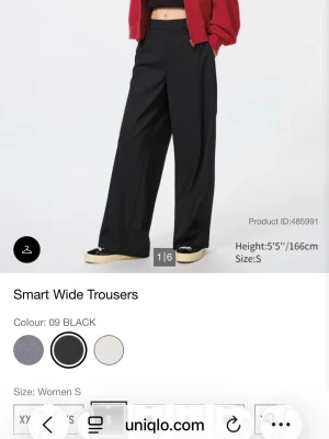 Svarta vida kostymbyxor Uniqlo - Säljer dessa par byxor från Uniqlo. Hade köpt fel storlek (M), men prislappen vart redan borttagen. EJ ANVÄND. Säljer vidare. Nypris, 499kr. Säljer vidare för 450kr