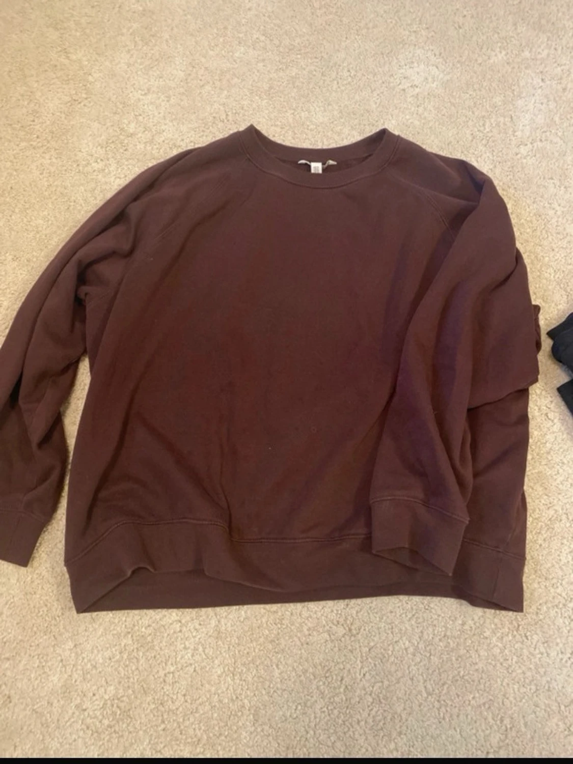 Svart och vinröd crewneck sweatshirt - 3