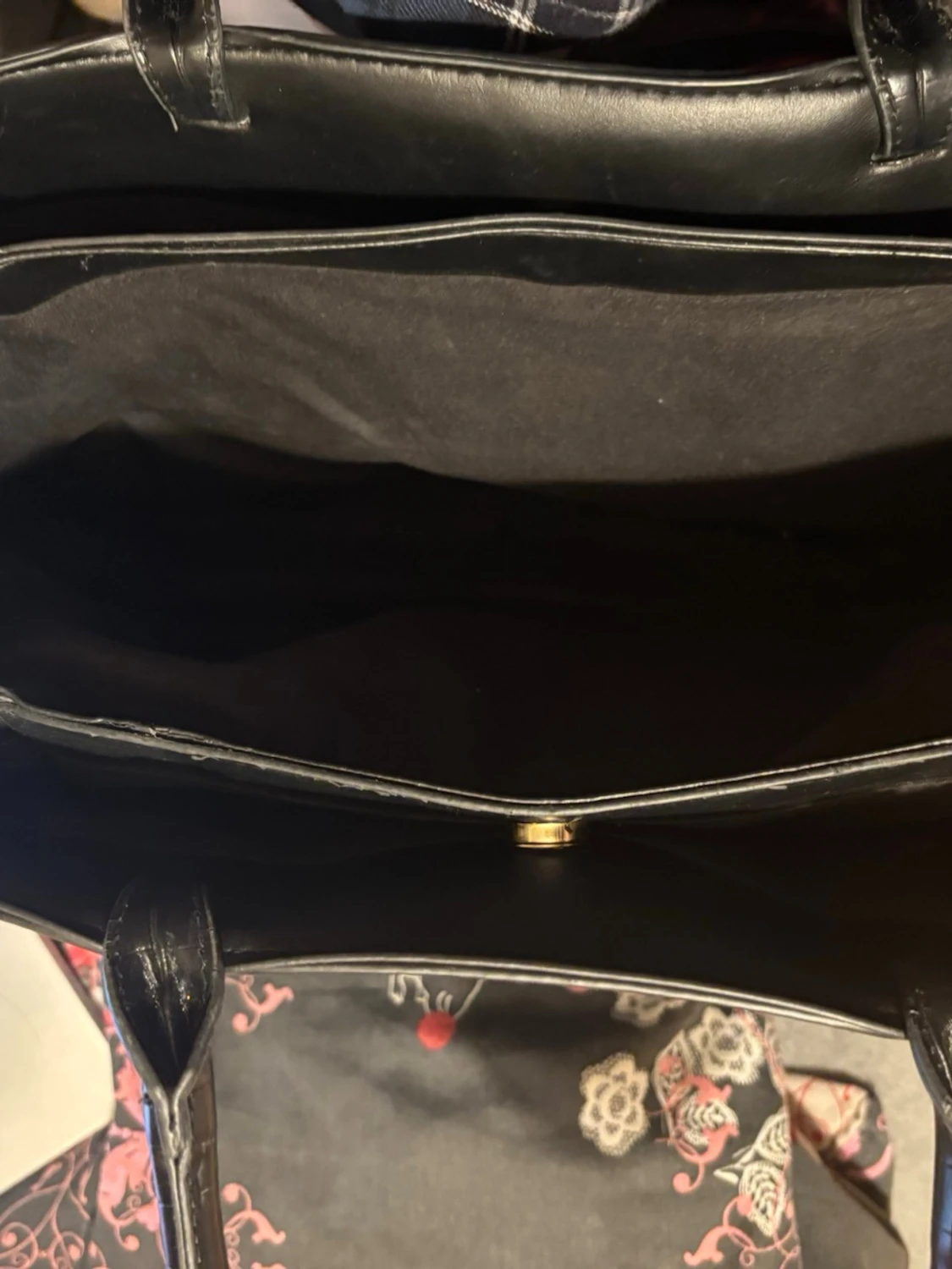 Svart stilren handväska med axelrem från London - 2