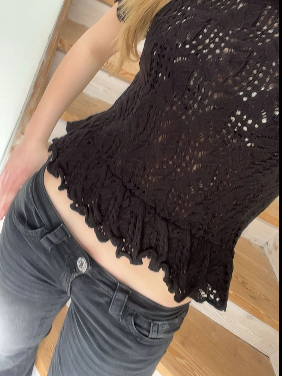 Svart spetsig croppad topp