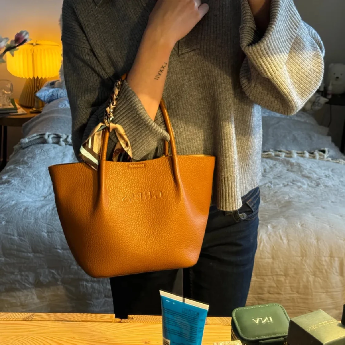 Brun handväska från Guess - 1