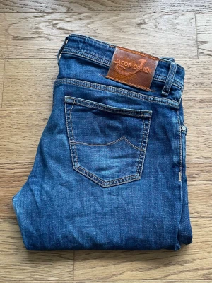 Jacob Cohen jeans - Tjena! Säljer nu dessa Jacob Cohen jeans. Storlek 35. Skick 9/10. Nypris på dessa är ca 5000 och mitt pris 799, (pris kan diskuteras vid snabb affär). Hör gärna av er vid minsta fundering/fråga. MVH JL Sellout 