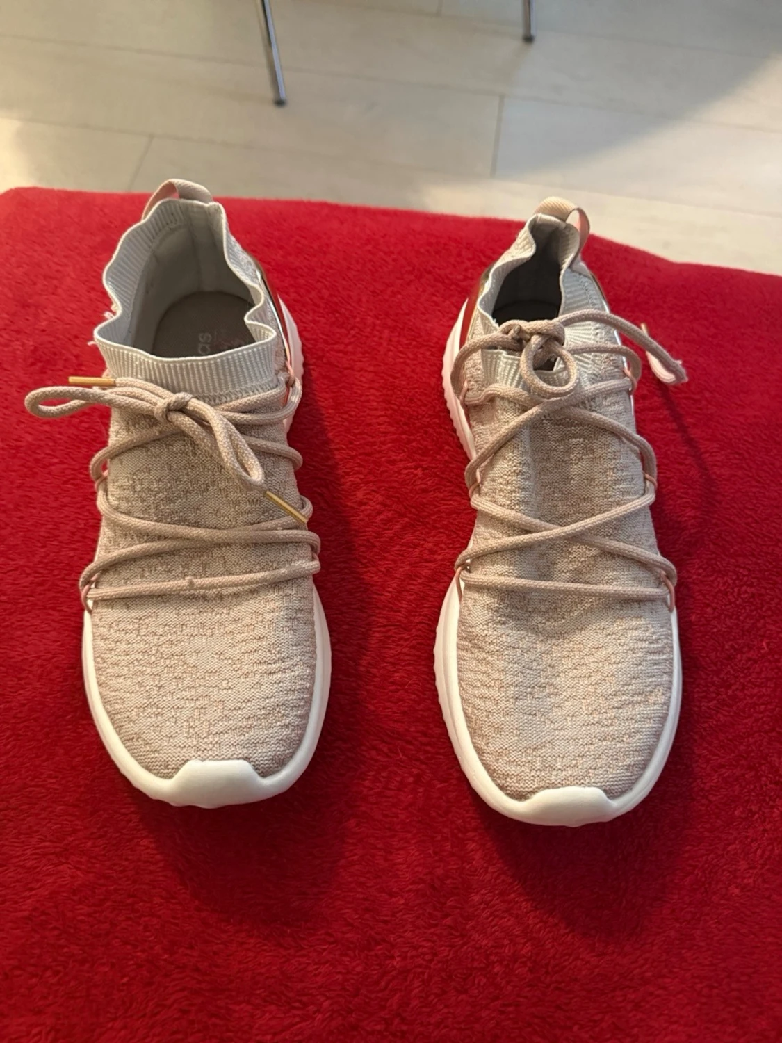 Beige sneakers från Adidas med guld - 2