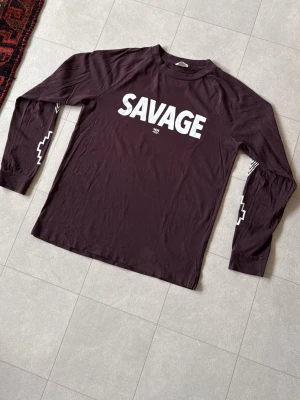 Wood Wood long sleeve t-shirt - Long sleeve t-shirt med tryck på ärmarna från Wood Wood. True to size