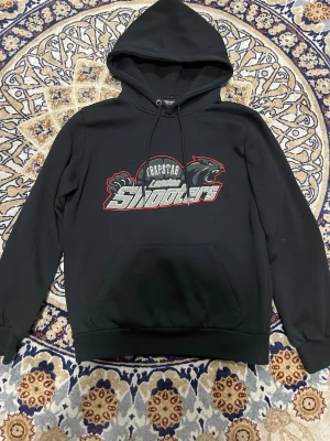 Trapstar S - Trapstar shooters hoodie, riktigt snygg och skön, säljer för att den inte passar på mig längre.