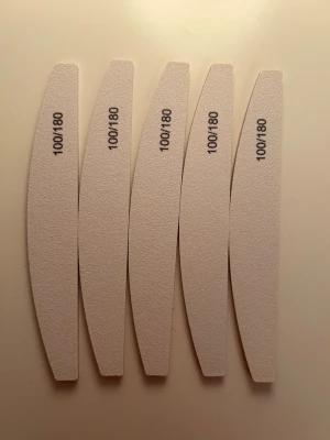 Fem stycken 100/180 nagelfiler  - Fem stycken 100/180 nagelfiler som aldrig är använda. 
