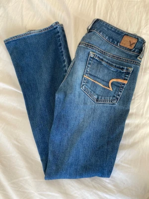 Blå bootcut jeans från American eagle - Storlek 0 vilket motsvarar xxs❤️