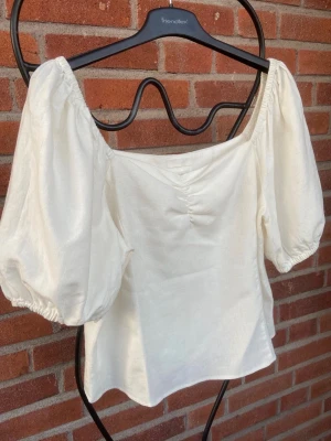 Linne blus  - Blus i linne, såå fin till sommaren!! 🤍