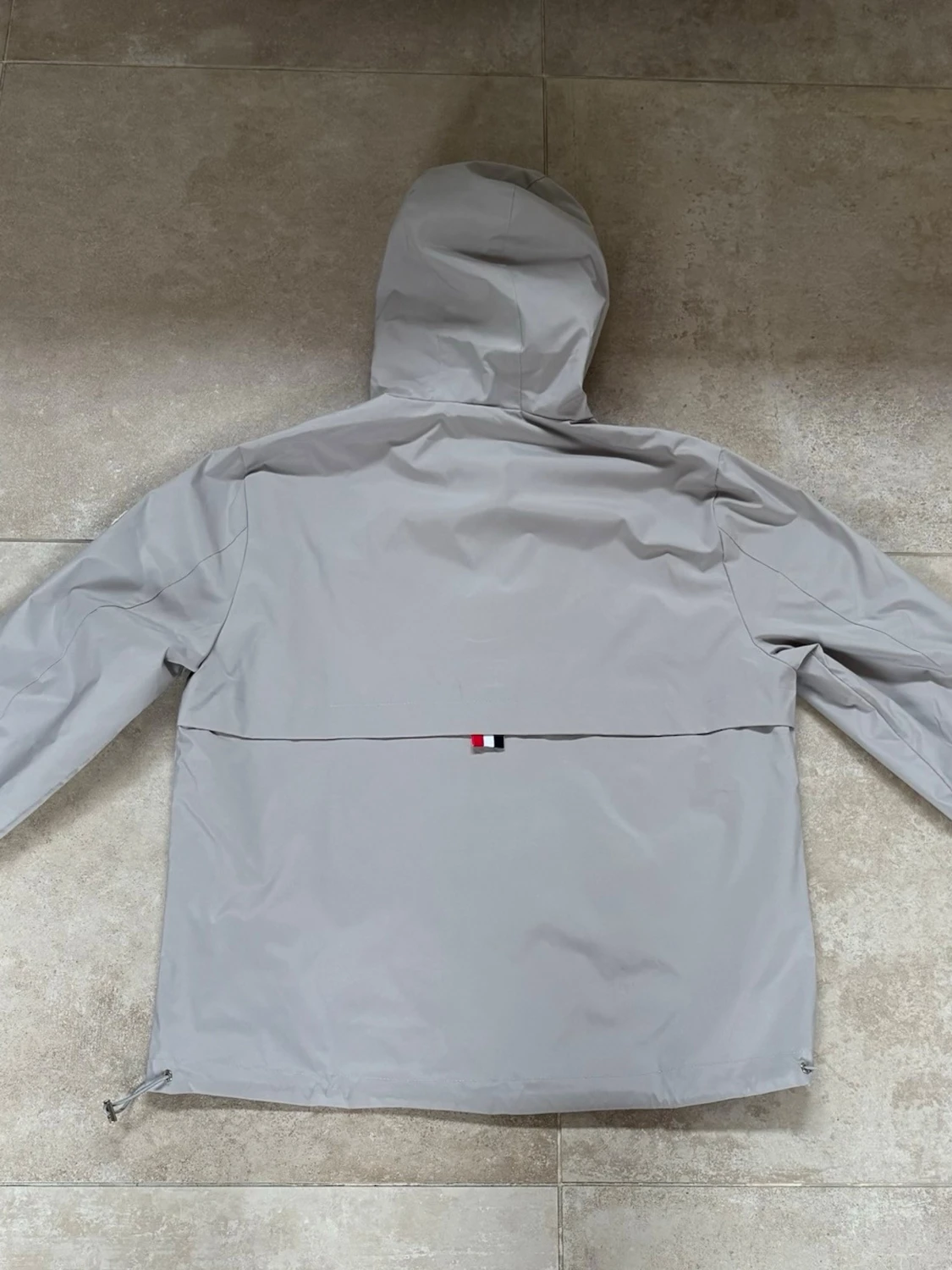 Ljusgrå vindjacka från Moncler - 1