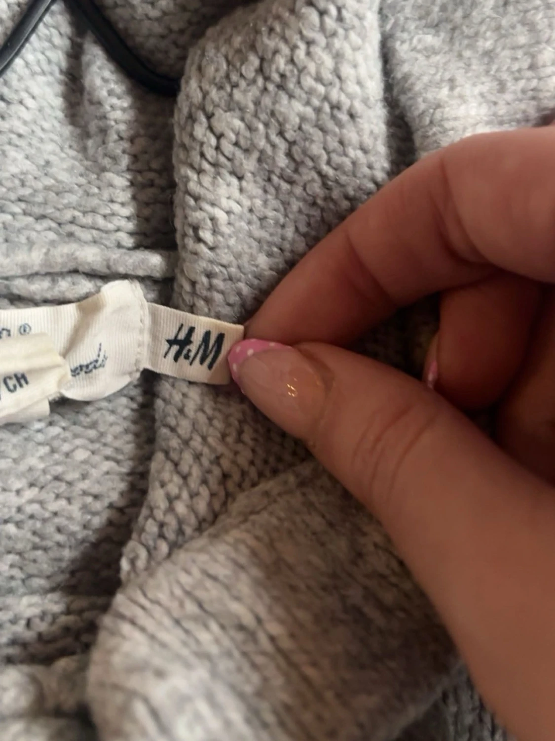 Grå Stickad Hoodie  - 3
