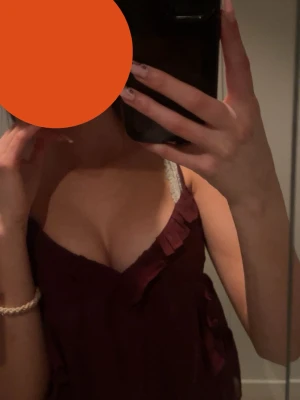 Superfint festligt linne från bikbok  - Superfint linne från Bikbok i storlek XS, säljer då de inte kommer till användning. Pris går att diskutera