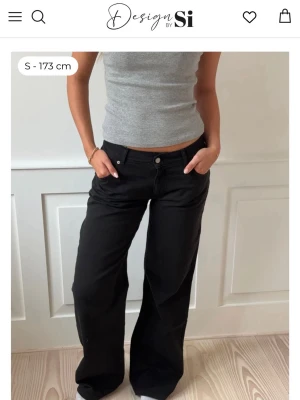 Jeans från designe by si - Säljer dessa jeansen från designe by si. Kostar 800 ordinarie. Andvänt 1 gång eftersom de är för långa. Så helt oandvända nästan. Men pris går att diskutera 