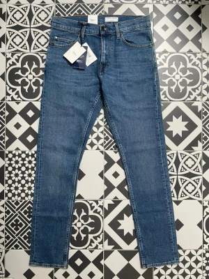 Tiger of sweden - Helt nya jeans ifrån tiger of Sweden med prislappen kvar på. Storlek w30 L32. Modellen är pistolero vilket är straight fit men inte baggy. Hör av dig vid funderingar