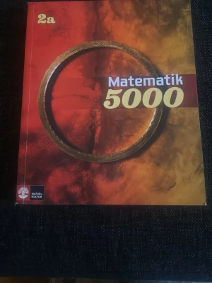 Matematik 2a bok - Jättefint skick. Som ny.