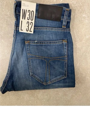 Nya tiger of sweden jeans - Säljer dessa tvärschyssta tof jeans HELT nya, skriv vid info/bilder, storlek 30/32