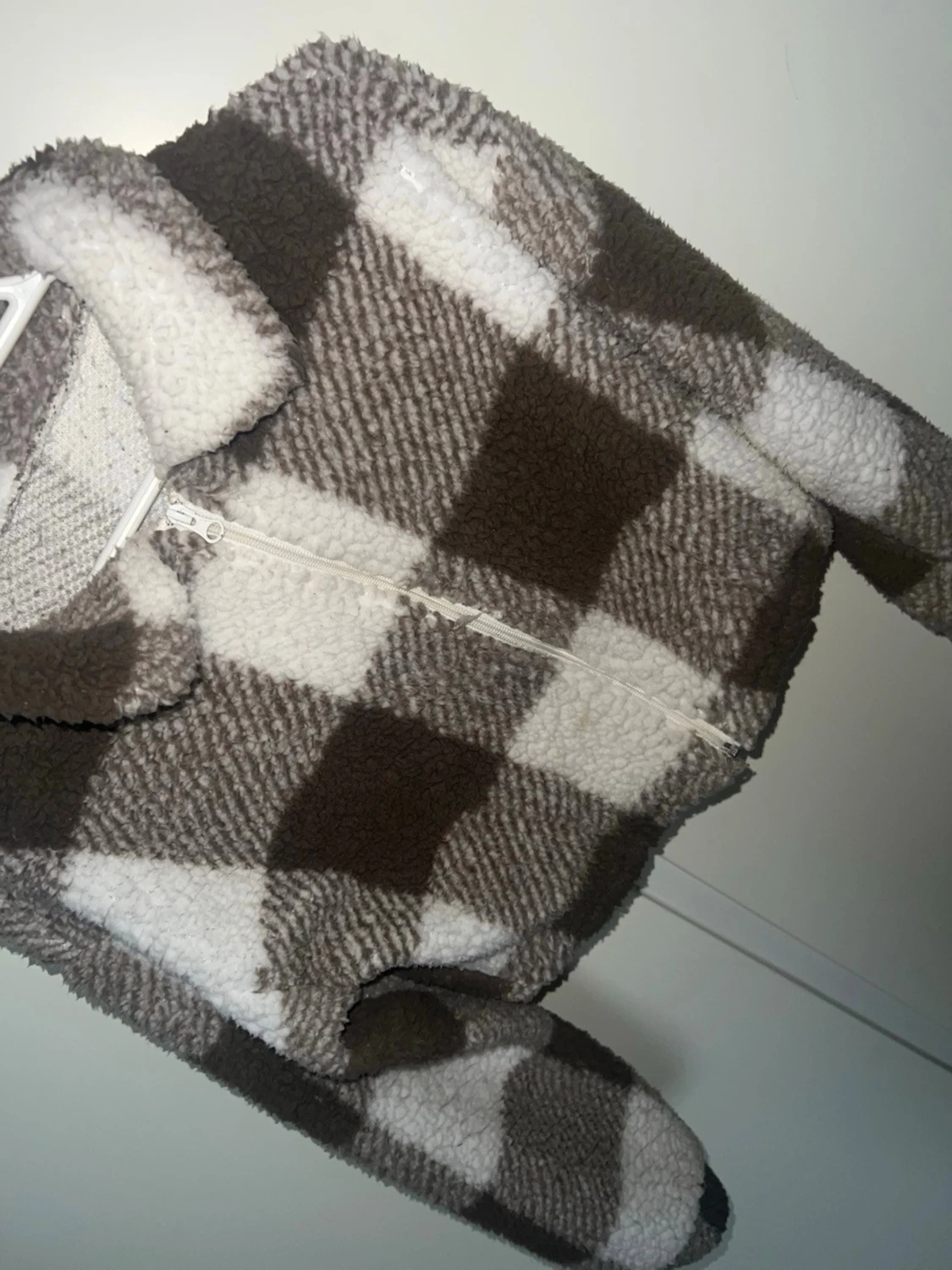 Brunvitrutig teddyjacka med dragkedja - 3