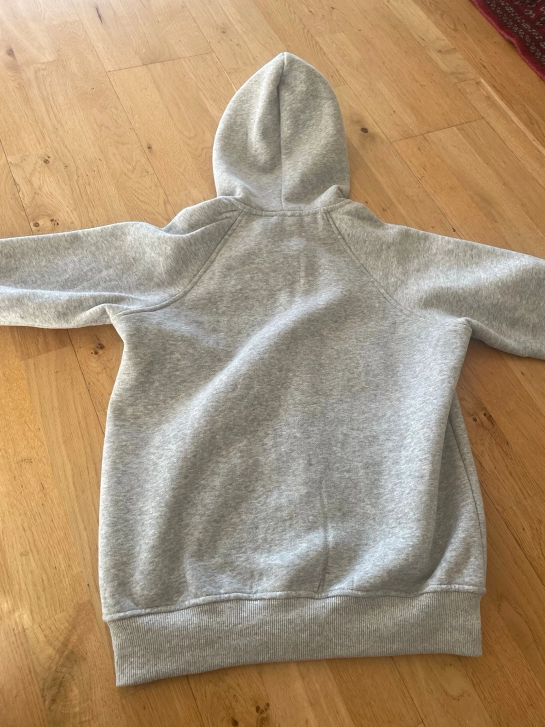 Grå hoodie  - 3