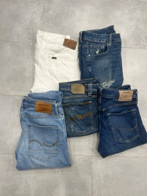 JEANS UTE,  IN OCH KOLLA  - Riktigt feta jeans säljs, in och kolla på min profil för storlek och pris!!