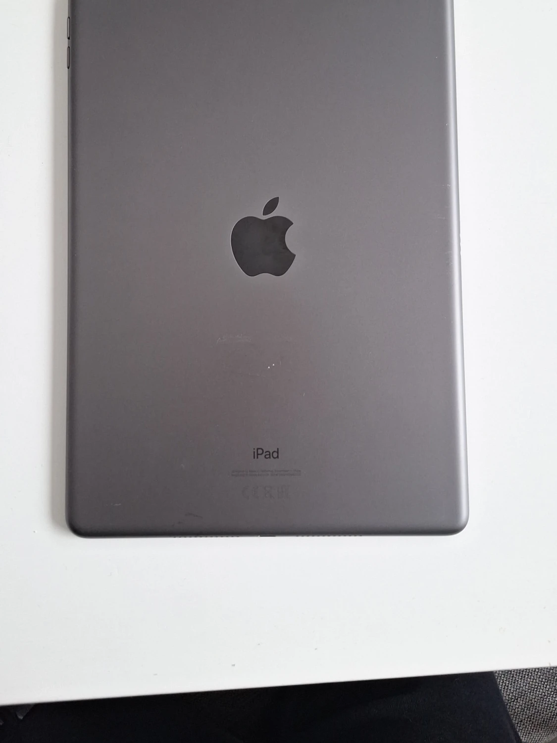 Apple iPad med svart front och stallet följare med - 1