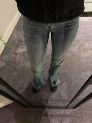Jeans  - Oanvända! Jag är 165cm lång, byxorna är lite långa på mig! 