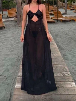 Svart transparent strandklänning, S - Snygg svart strandklänning i transparent meshmaterial med tunna axelband och öppen rygg med korsade band, storlek S. Klänningen har en cut-out detalj framtill och lång, svepande passform som ger en cool och trendig strandlook.