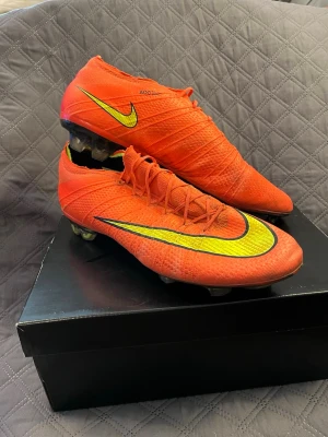 Nike Mercurial Superfly fotbollsskor - Nike Mercurial Superfly , storlek 44,5 , avklippt strumpa 