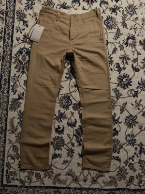 Helt nya nudie chinos - Helt nya nudie chinos! Sjukt unika och feta! Storlek: 29:32 | Nypris: 2000kr | Riktigt bekväma! Tveka inte att höra av er vid minsta lilla fundering eller intresse! Priset går att diskutera vid snabb affär