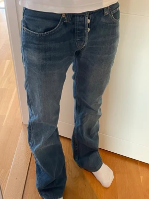 Levis 512 bootcut  - Levis 512 bootcut i mycket bra skick. Jag är 173 på bilderna. Storlek 29/30. 