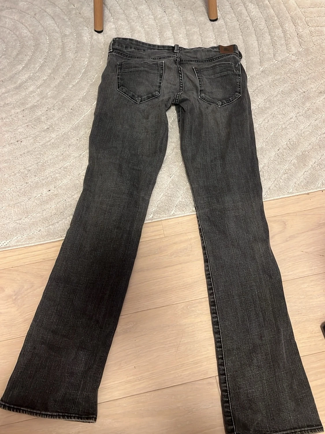 Svarta bootcut jeans med  - 1