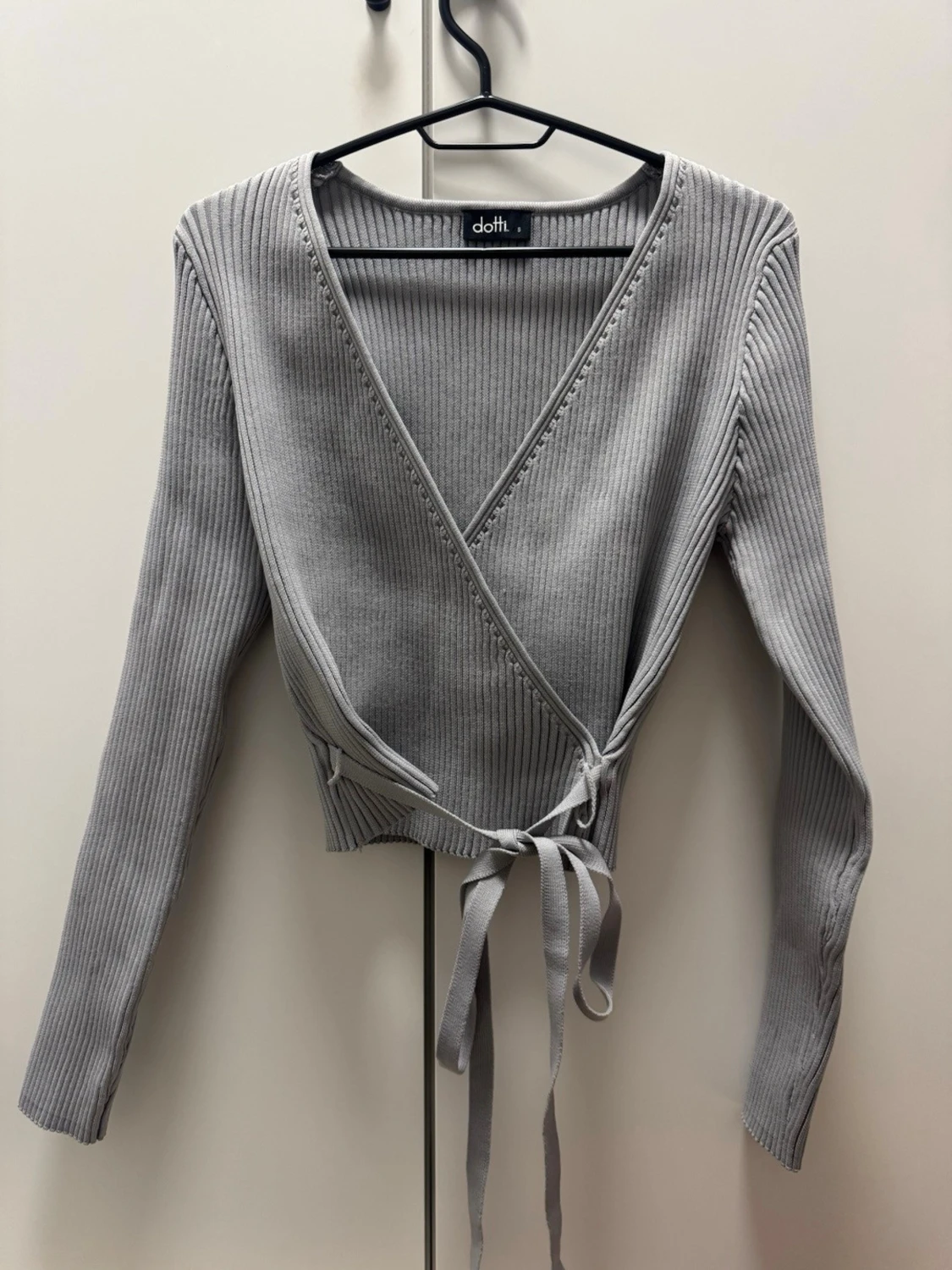 Grå omlottopp från Dotti