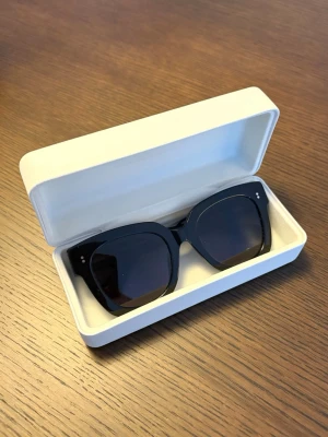 Chimi x14 - Solglasögon från Chimi i modellen x14! Skickar med fodral och näsduk🤍 Nypris: 1400kr