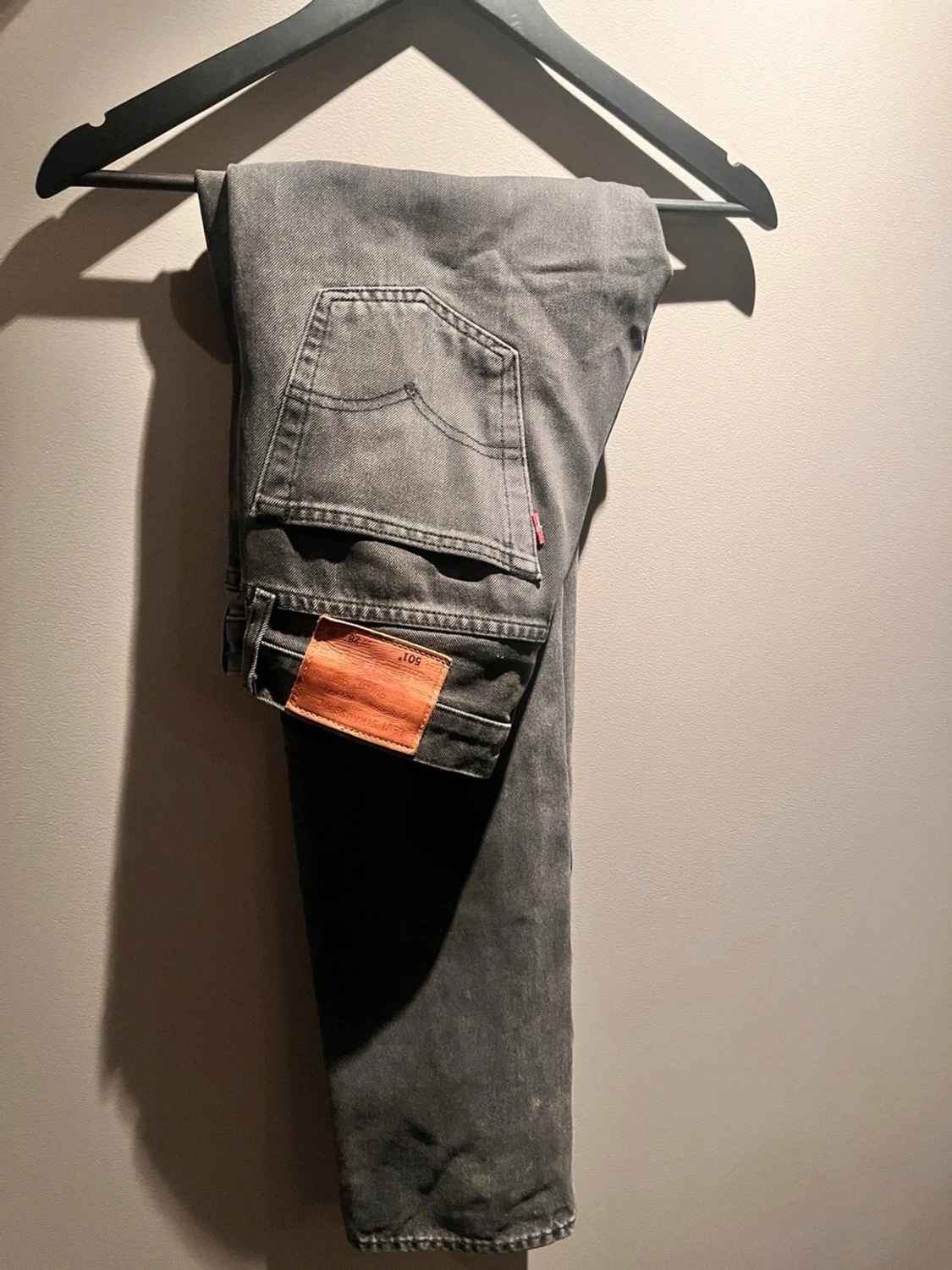 Grå Levi's jeans