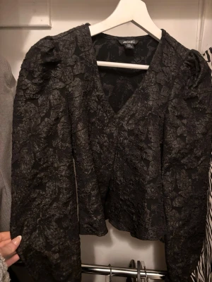 Svart blus - Snygg blus som inte används! 🤩