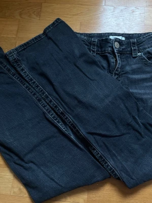 Gina tricot low waist flare jeans - DISCUSS PRICE!! Gina tricot. Low rise & Flare. Never used! Size XS-S (34-36) Jeans legs in PERFECT shape!! 